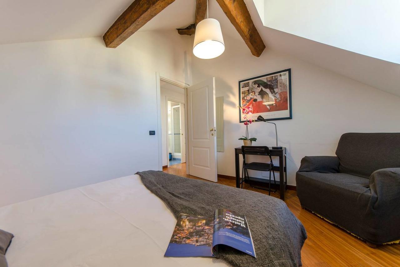 Hintown Privilege Flat *